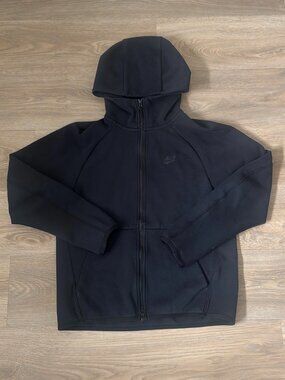 Black Nike Tech Fleece